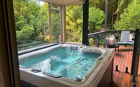 Elevata Villa Montville - Magnesium Spa & Fireplace Set In A Lush Tropical Garden